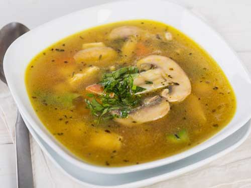 Овощной куриный суп.