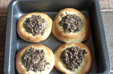 Ватрушки с луком и грибами